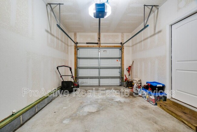 Building Photo - 2104 Miller Ave