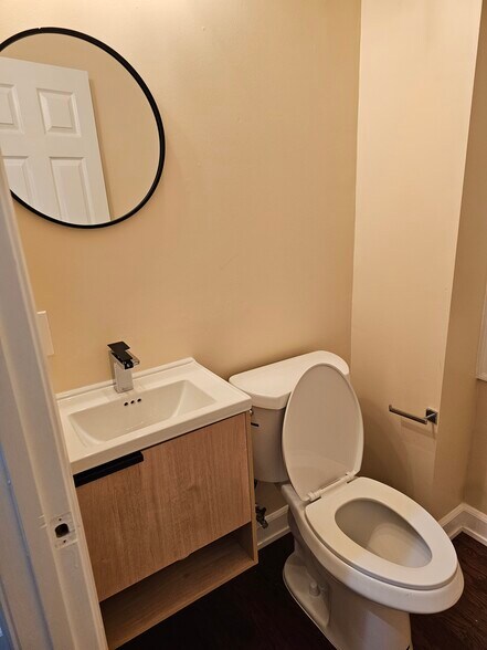 1st Floor Powder Room - 1919 Saint Paul St