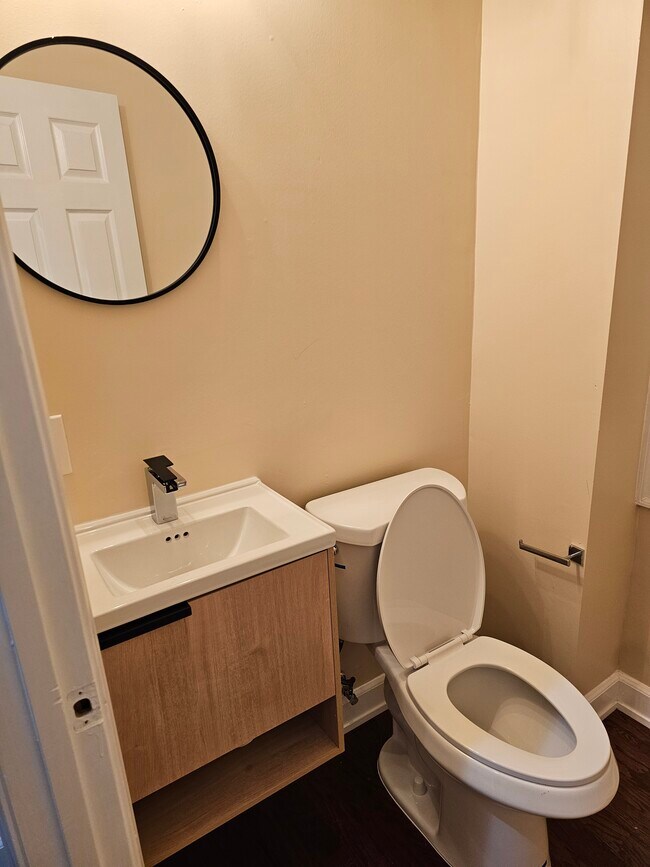 1st Floor Powder Room - 1919 Saint Paul St