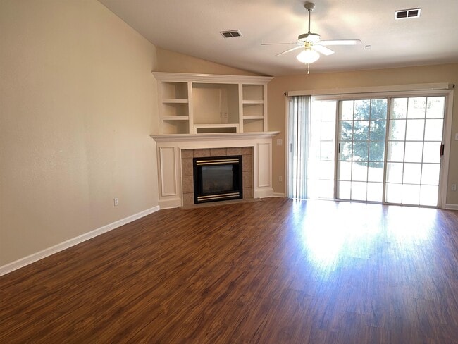 Building Photo - 1112 Landings Loop