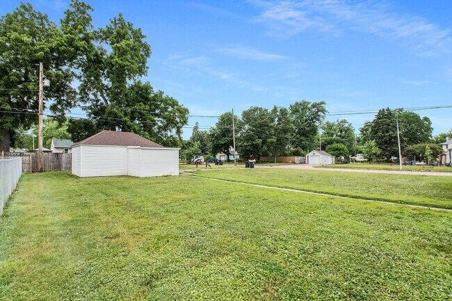 Building Photo - 7624 N 28th Ave