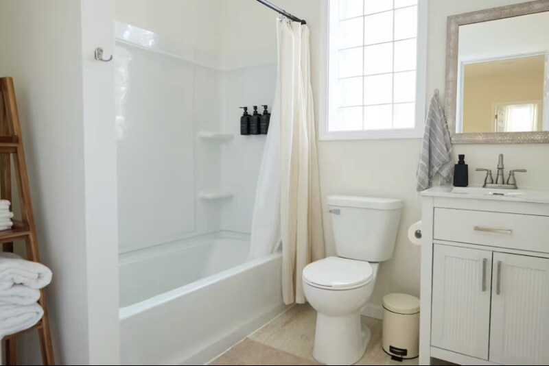 Building Photo - 2433 S 16th St