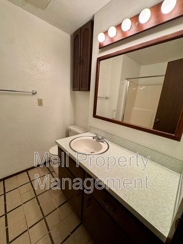 Building Photo - 50 E Vine Maple Ln