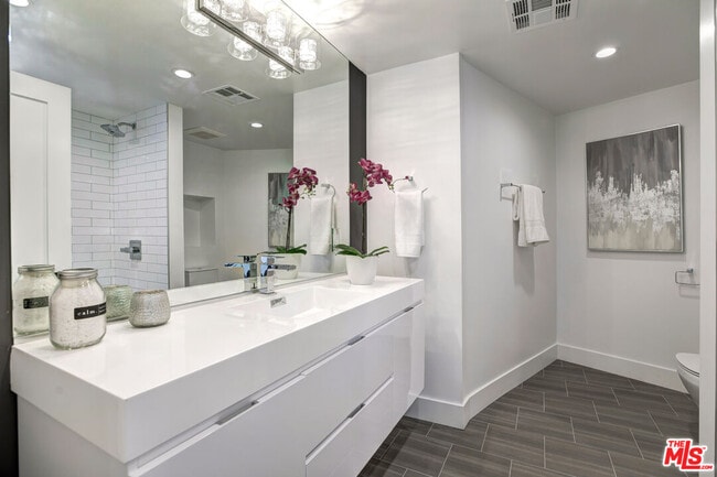 Building Photo - 3712 Berry Dr