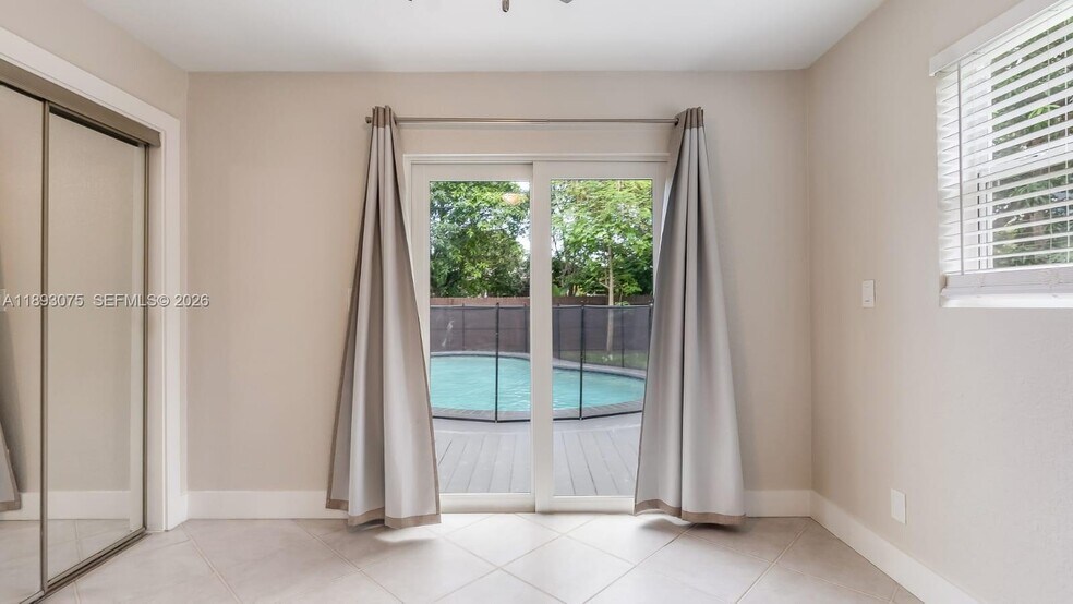 Building Photo - 740 Beachwood Ln