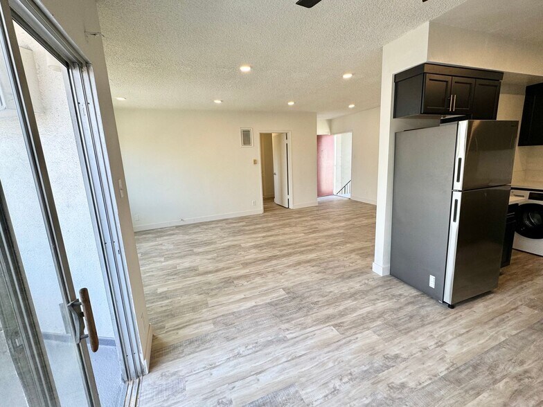 Building Photo - 3510 Clarington Ave