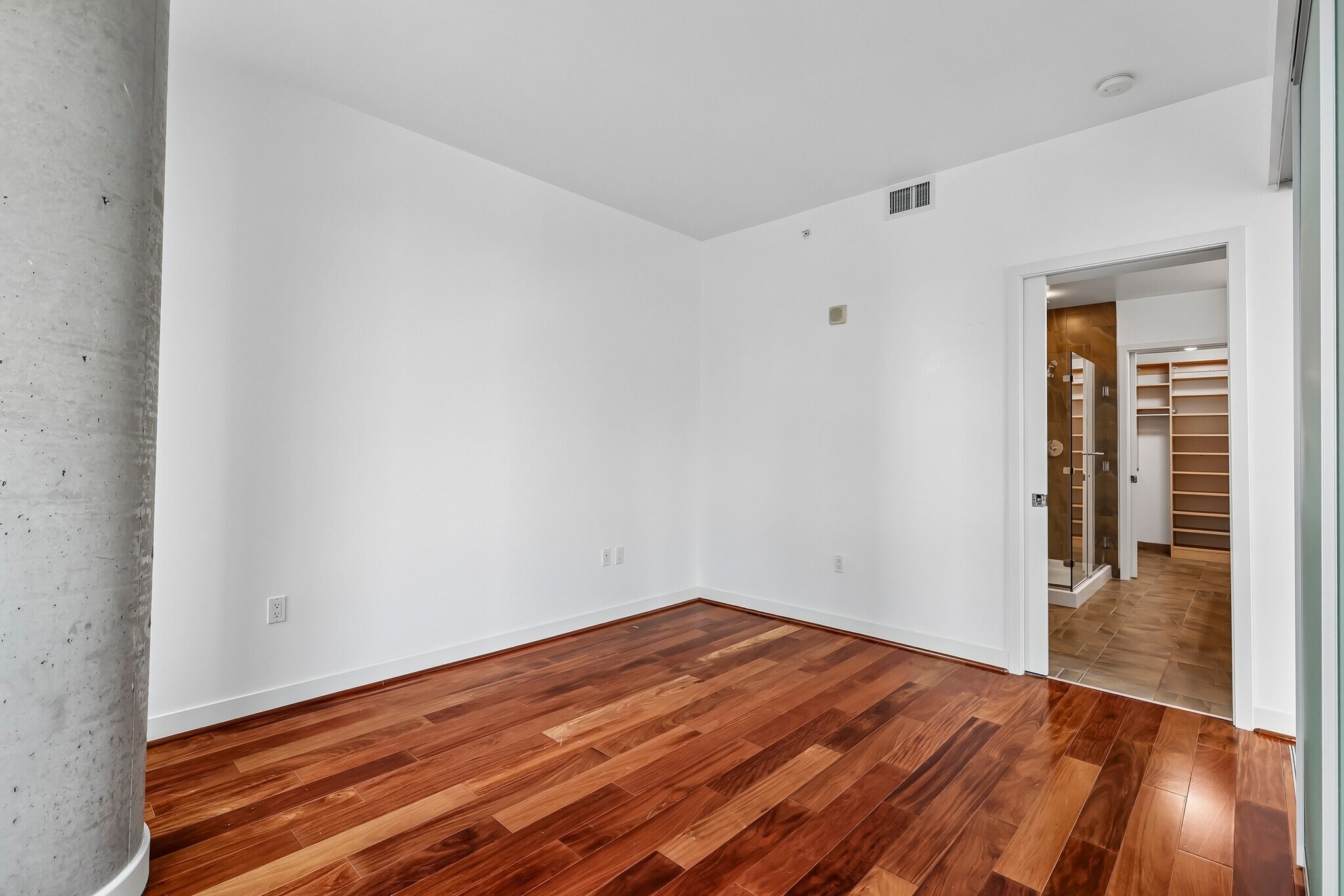Building Photo - 2033 2nd Ave