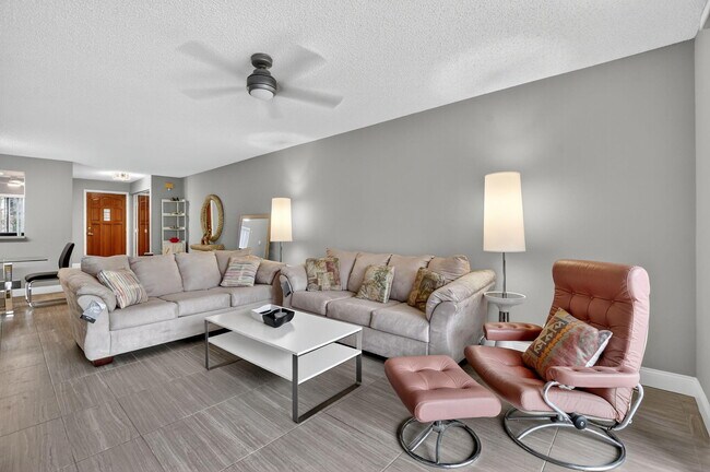 Building Photo - 7773 La Mirada Dr