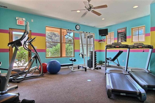 Building Photo - Fully Furnished One Bedroom Condo Availabl...