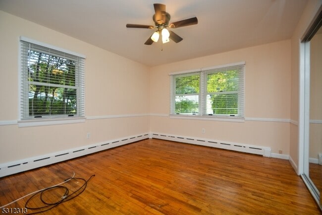 Building Photo - 62 Oakwood Ave