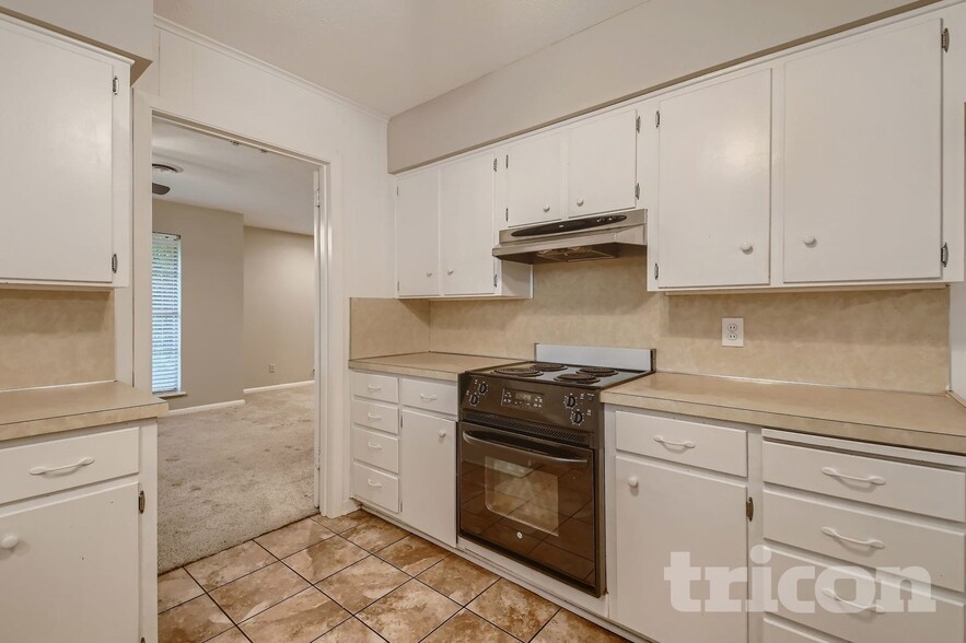 Building Photo - 908 Hilton Pl