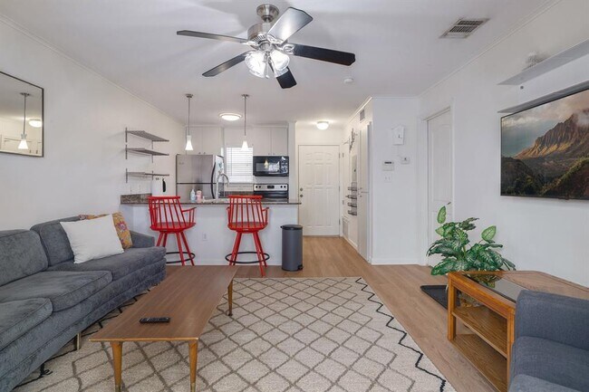 Building Photo - 1422 Collier St