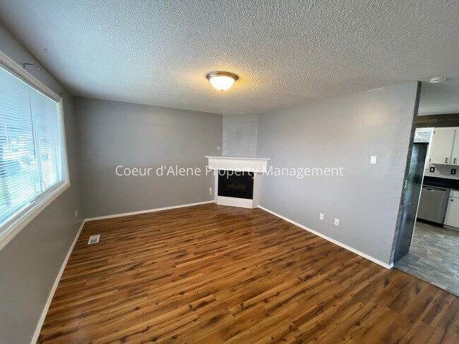 Building Photo - 3 bed house on corner lot in Post Falls!