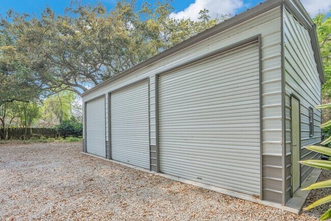 Building Photo - 812 East Blvd