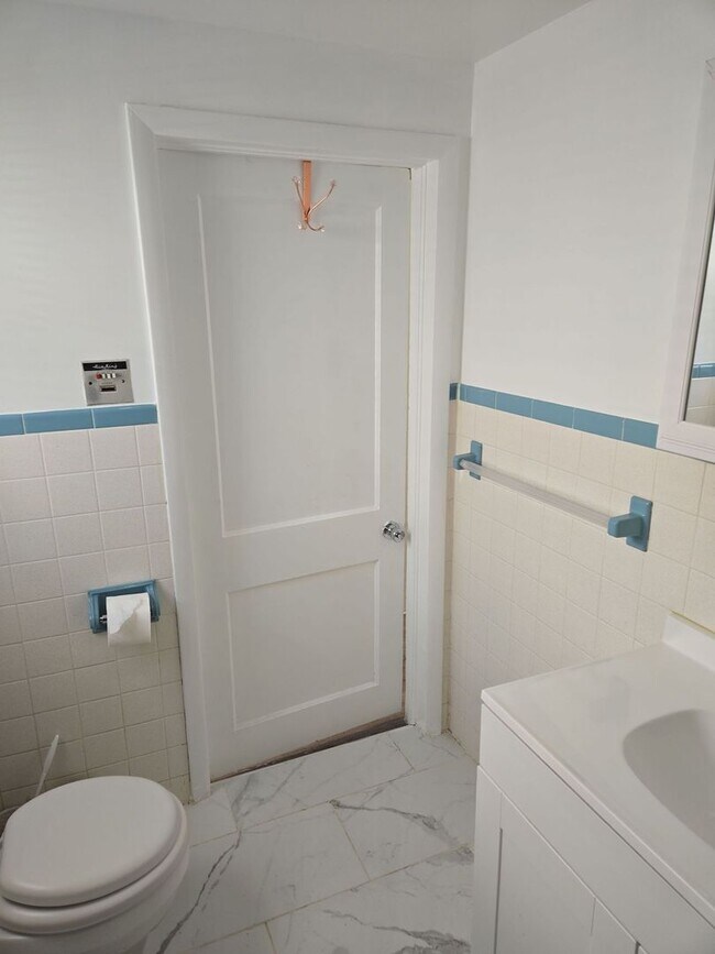 Building Photo - 4-5 Bedroom, 2 Bathroom 2-Story Detached H...