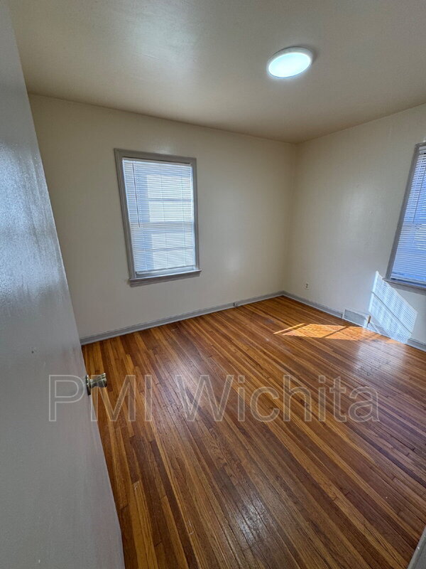 Building Photo - 6124 E Harry St