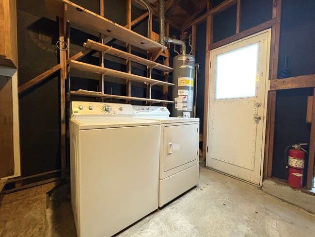 Building Photo - Charming 2-Bedroom Duplex Unit in Redwood City – Prime Location!