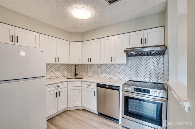 Building Photo - 807 Aspen Dr