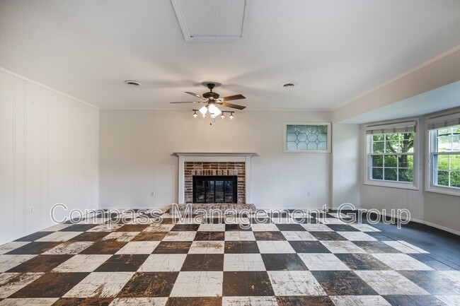 Building Photo - 1125 Timbergrove Dr