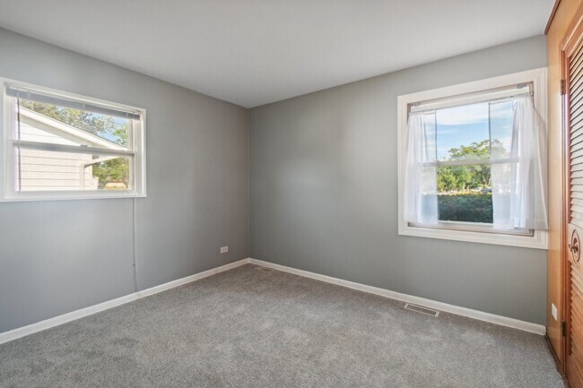 Building Photo - 116 Tower Ln