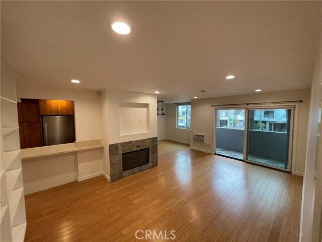 Building Photo - 1124 N La Cienega Blvd