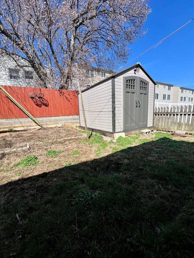 Building Photo - 2988 Welsh Rd