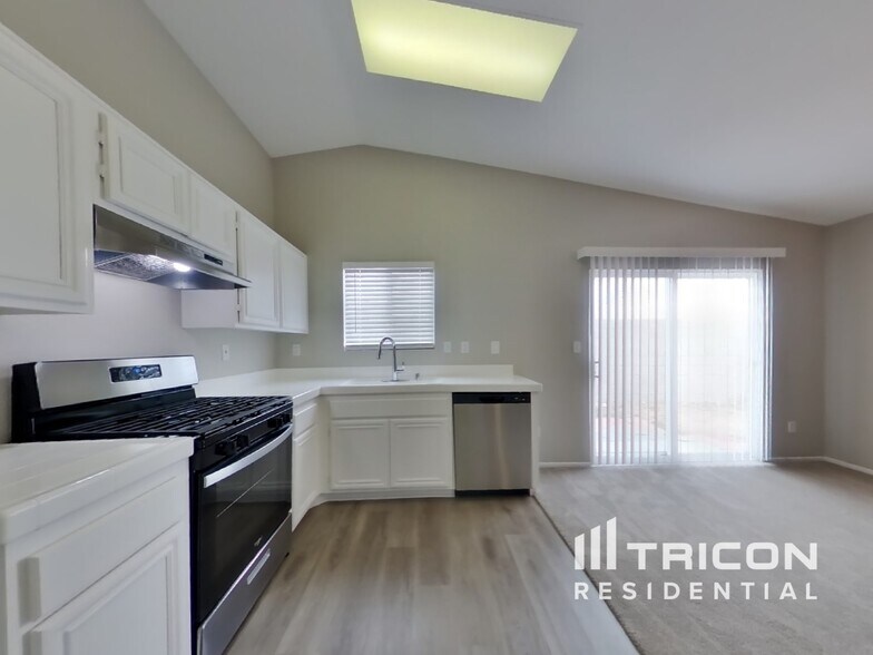 Building Photo - 16946 Sorrento Ln