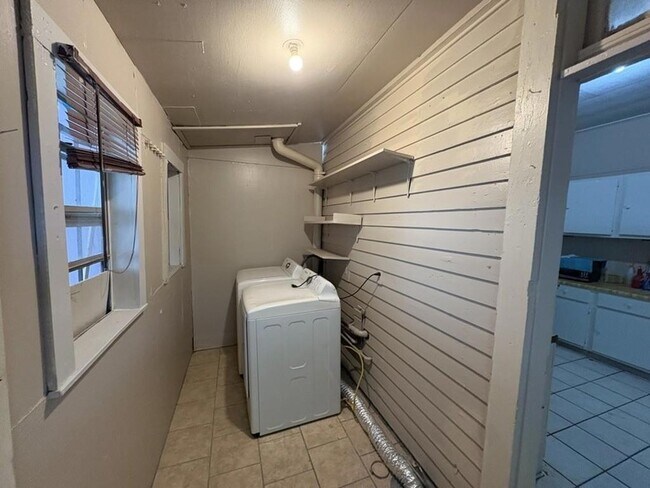 Building Photo - 823 Olga St