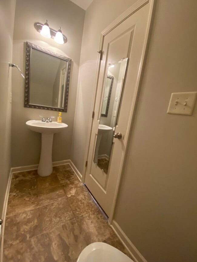 Building Photo - 106 Brown Thrasher Ln