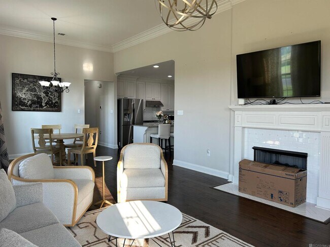 Building Photo - 13965 Lexington Park Dr
