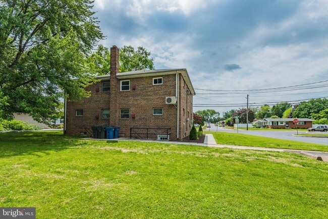 Building Photo - 3518 E Trindle Rd