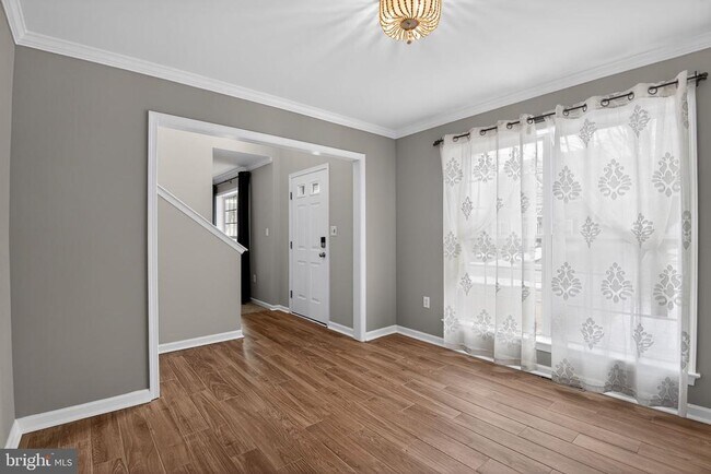 Building Photo - 10 Nelson Rd