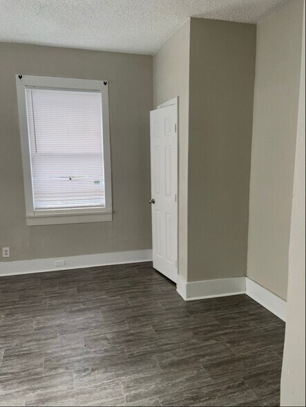 Primary Photo - 954 Baltimore St