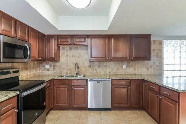 Building Photo - 3038 E Dahlia Dr