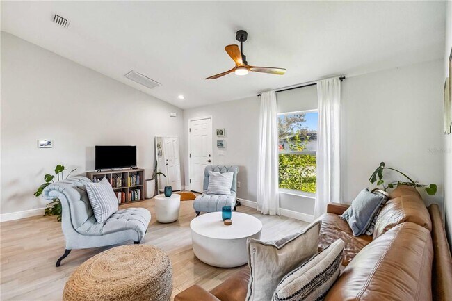 Building Photo - 6771 Topeka Ln