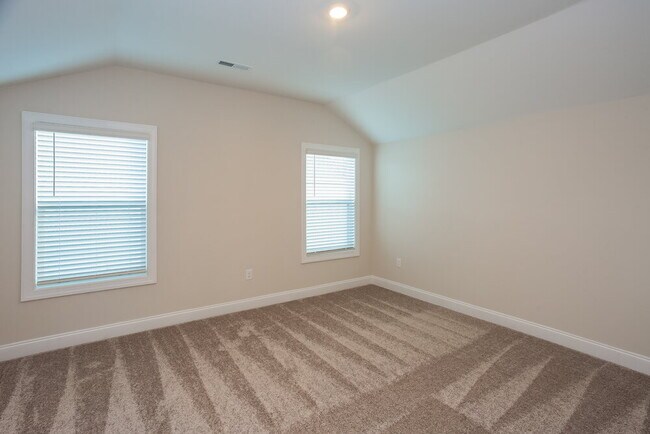 Building Photo - 124 Brixham Lp