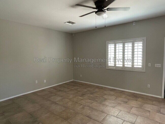 Building Photo - 3632 W Jacksonville Dr