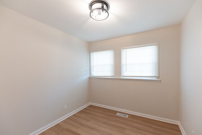 Building Photo - Updated 3 Bed 2 Bath Home in Greensboro