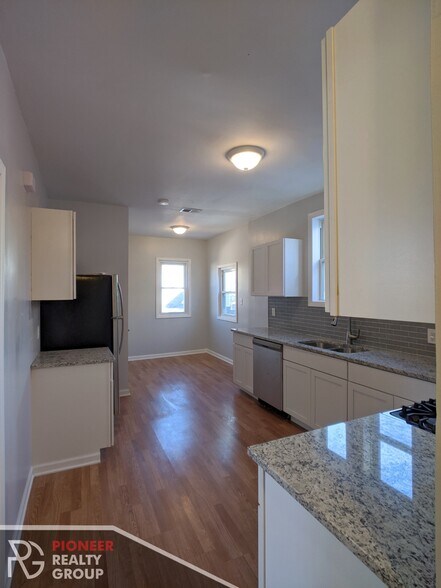 Building Photo - 1520 W Melrose St