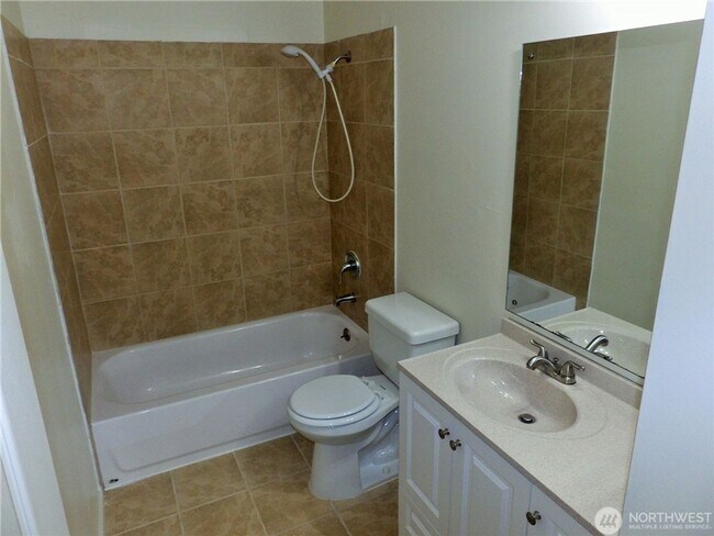 Building Photo - 5Bd/2Ba Bellevue Home