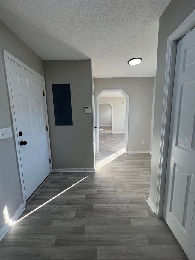 Building Photo - 1240 Inabinet Dr