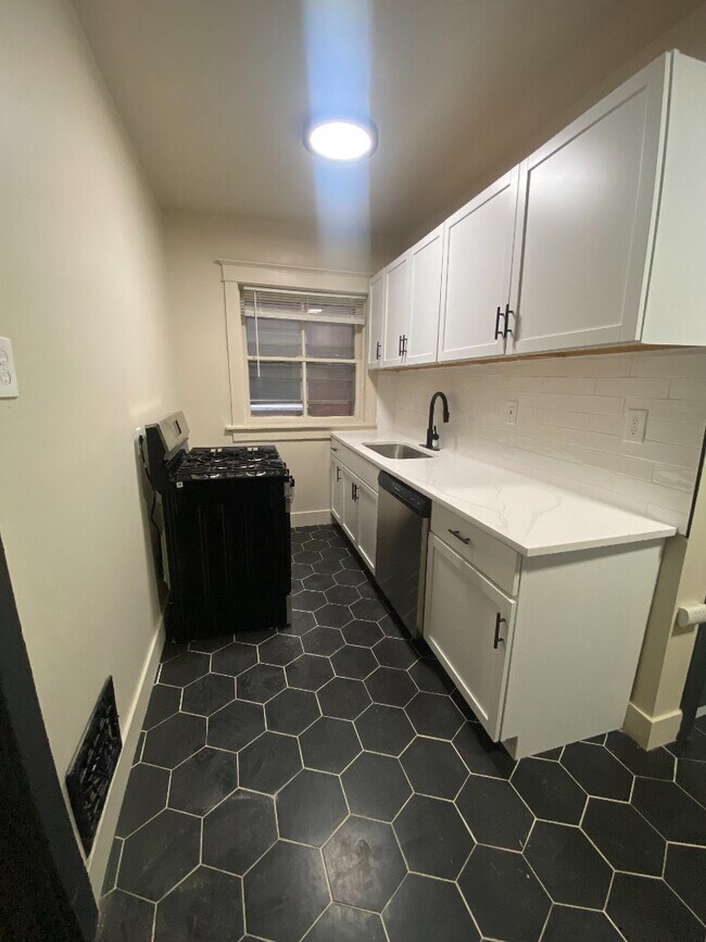 Building Photo - 2037 Maury Ave