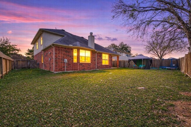 Building Photo - 14914 W Bend Dr