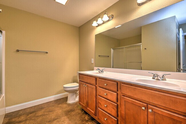 Building Photo - 40 Sutter Pl