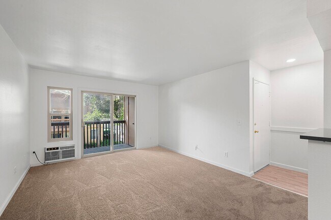 Building Photo - Mission Valley 1 BR/1 BA Condominium at Ra...
