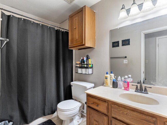 Building Photo - 2208 Gontier Dr