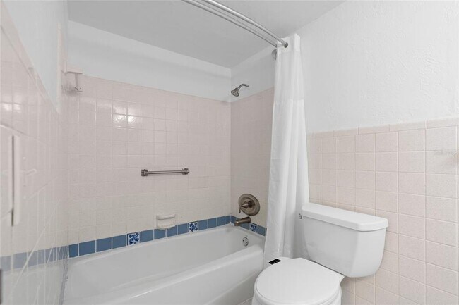 Building Photo - 470 3rd St S