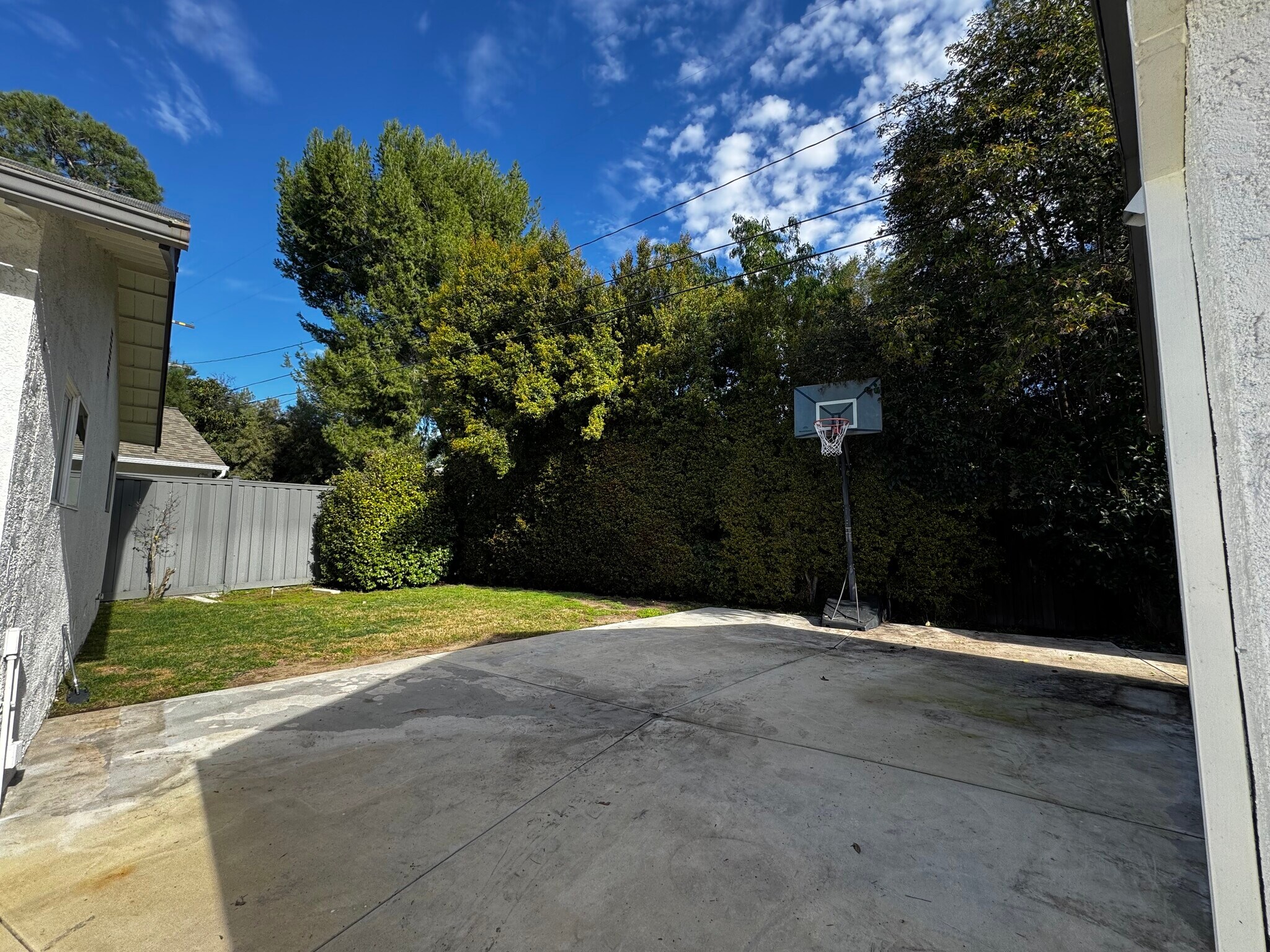 Building Photo - 5840 Allott Ave