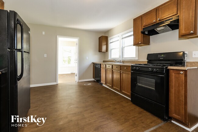 Building Photo - 14 E Willow Dr