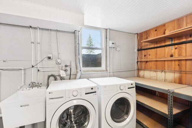 Building Photo - Updated 4-Bed 2-Bath SF Home with Lake Views & Great Entertaining Space in Monona